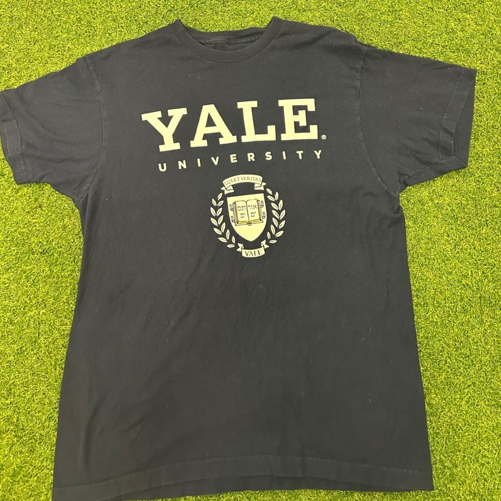 Yale University T-Shirt Mens Large Navy Blue Ivy League Crest‎ Graphic Tee L